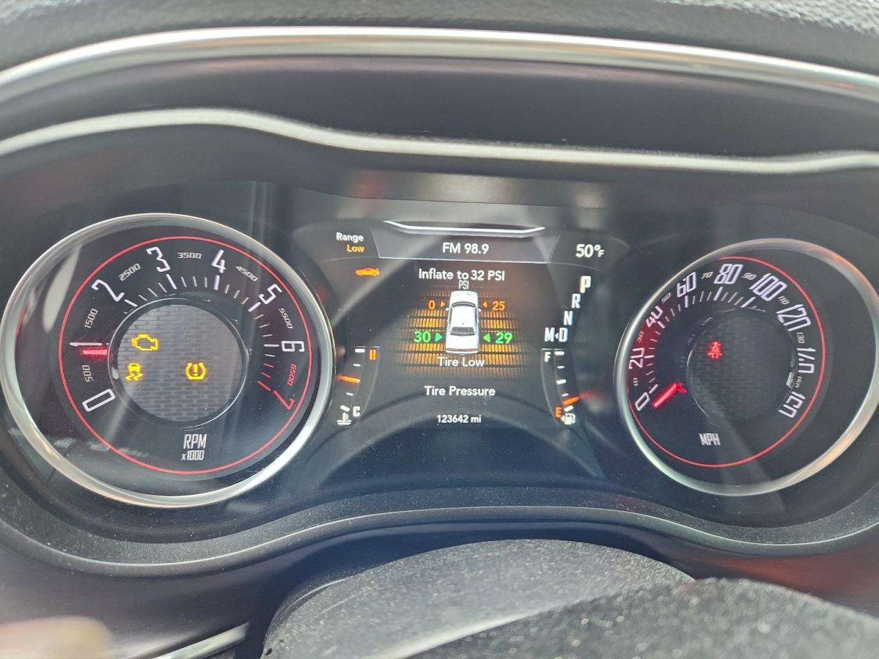 Dodge Challenger Sxt Image 2