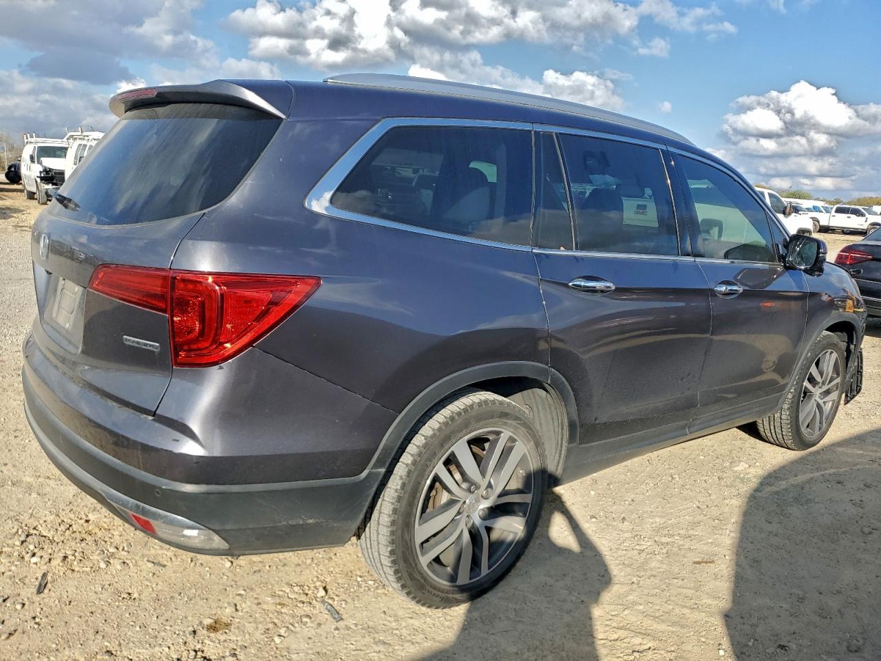 Honda Pilot Touring Image 3