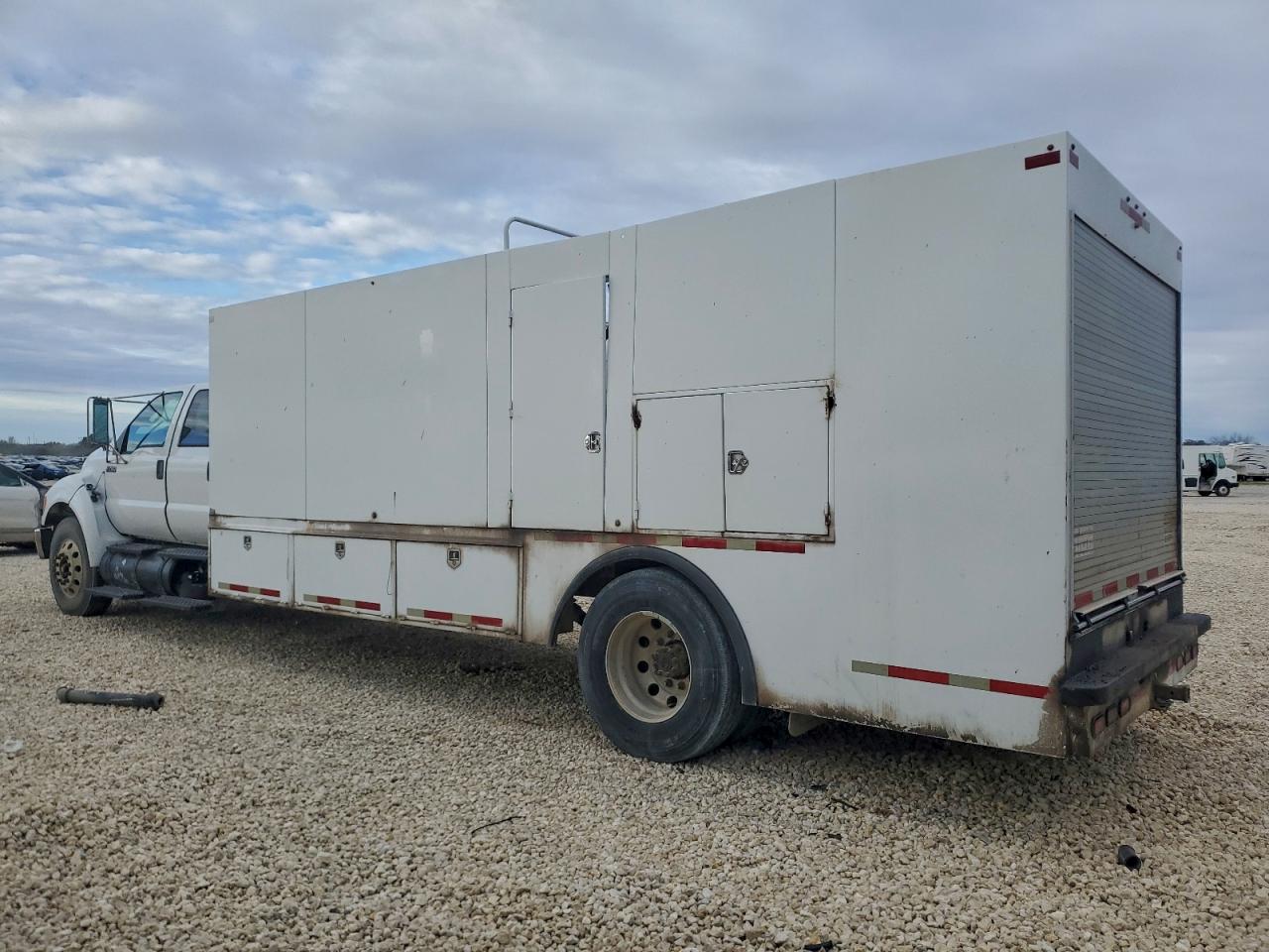 Ford F-750 Super Duty Image 10