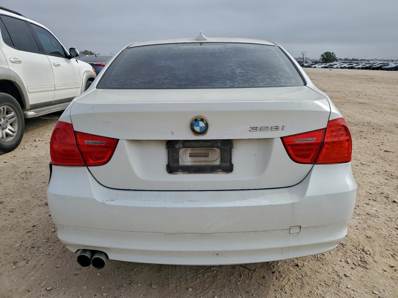 BMW 3 Series I Image 12