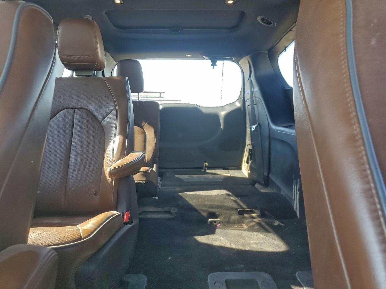 Chrysler Pacifica Hybrid Limited Image 11