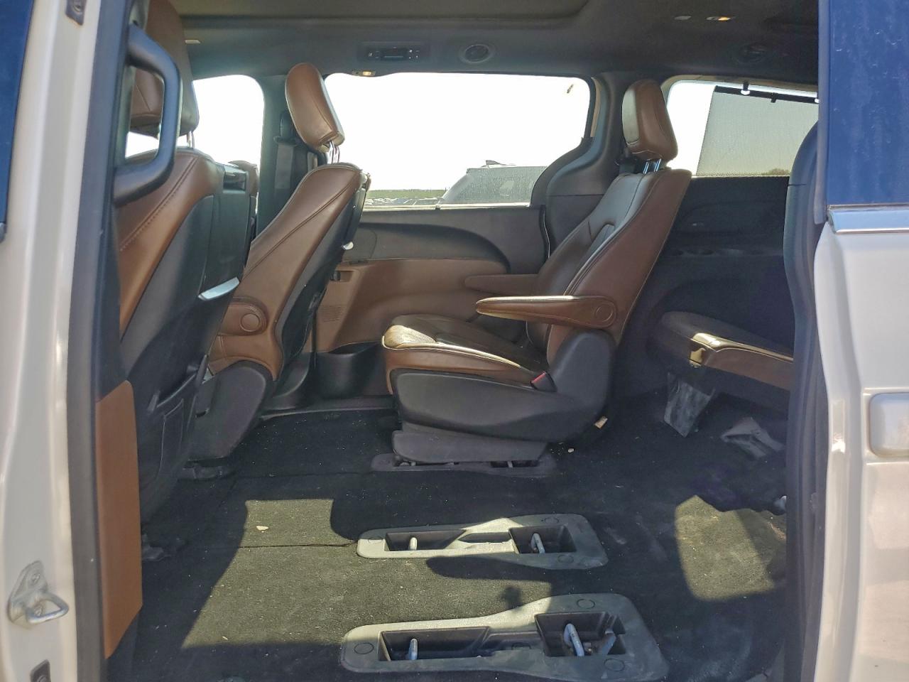 Chrysler Pacifica Hybrid Limited Image 12