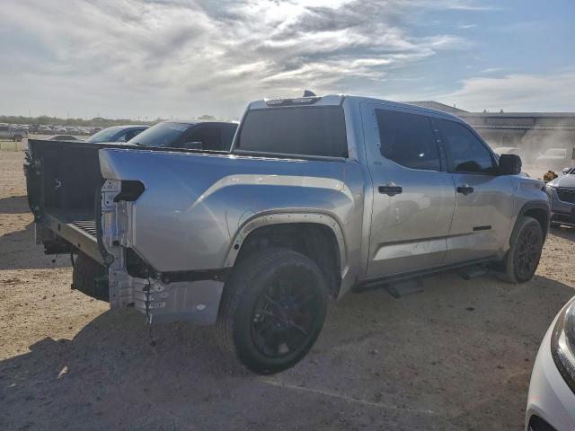 Toyota Tundra Crewmax Sr Image 2