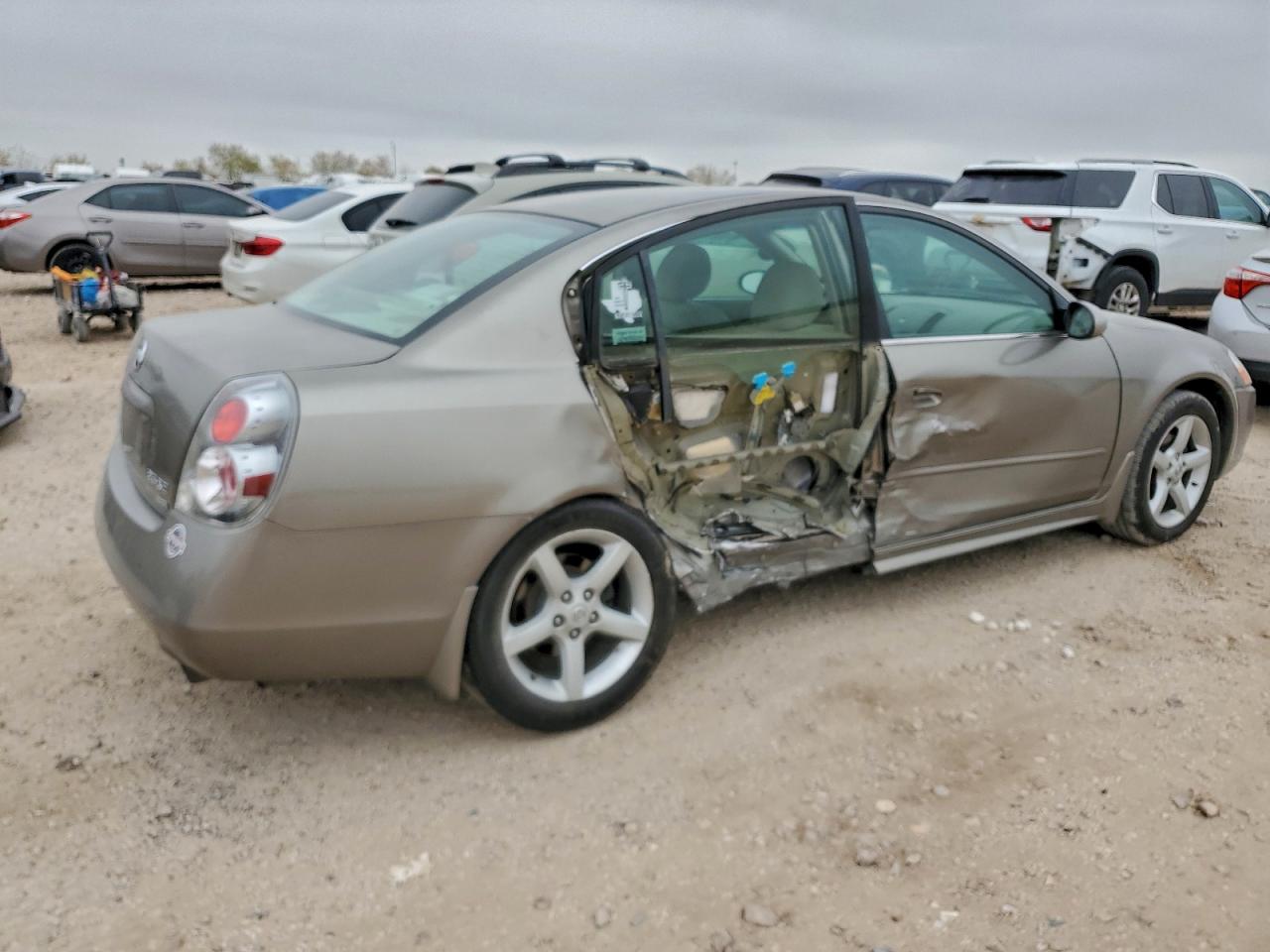 Nissan Altima Se Image 3