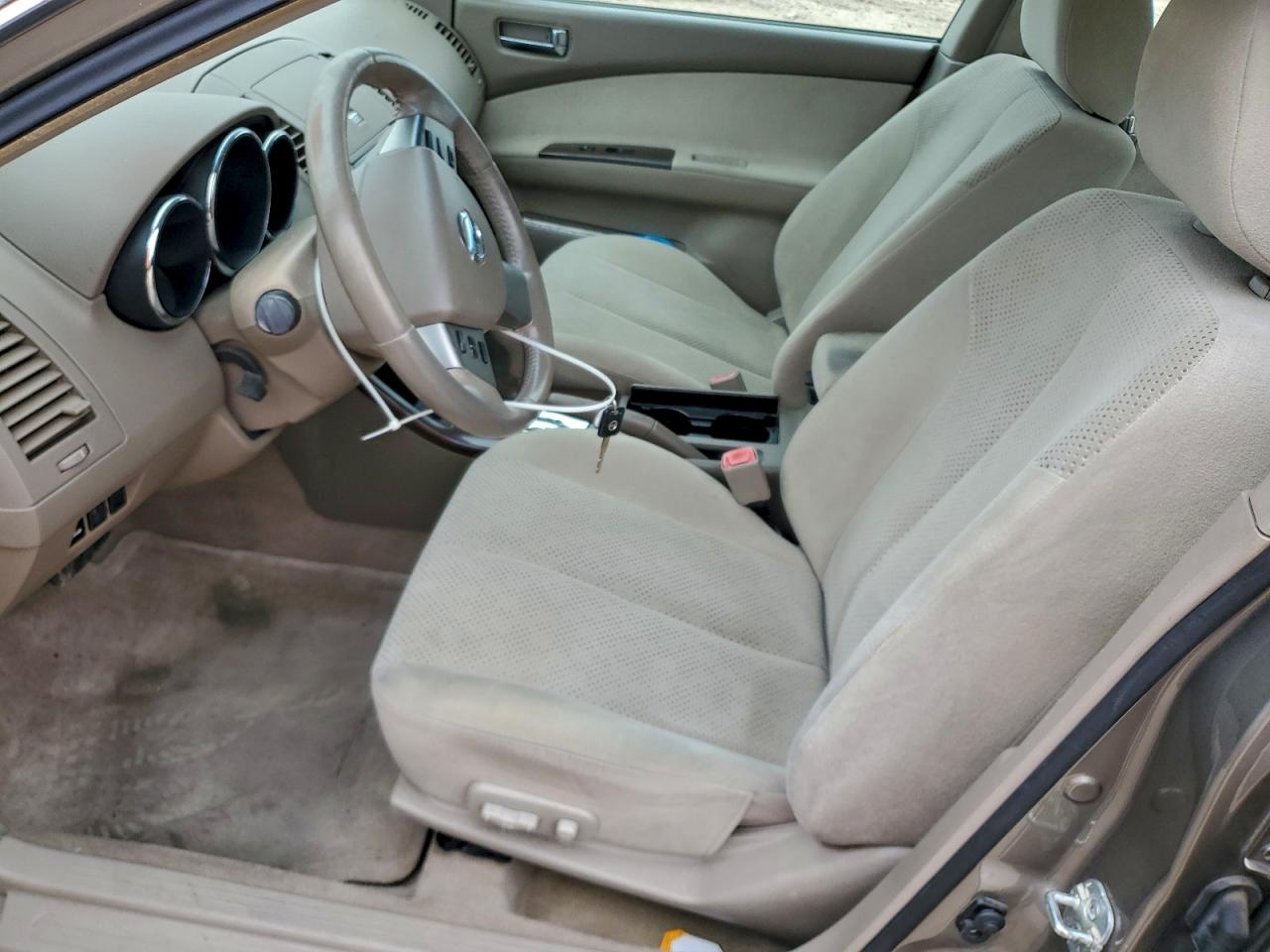 Nissan Altima Se Image 5