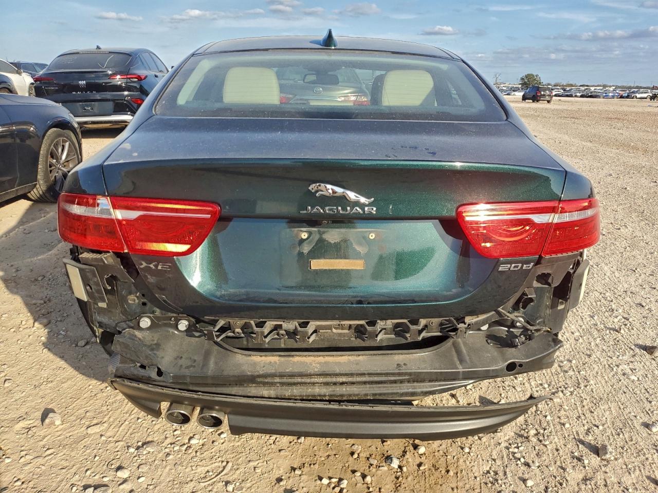 Jaguar XE Premium Image 5