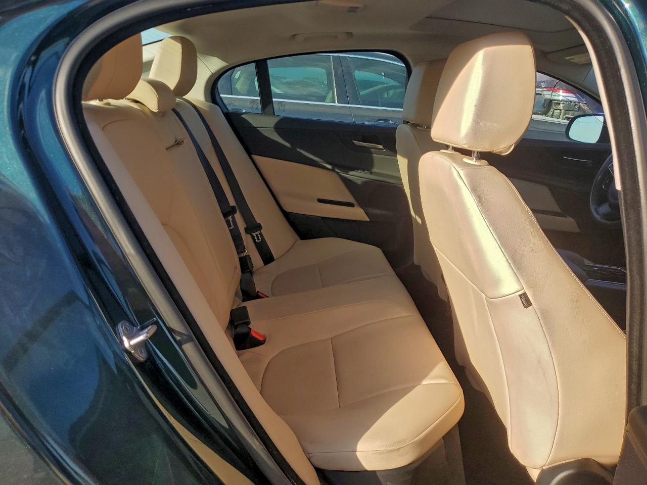 Jaguar XE Premium Image 11