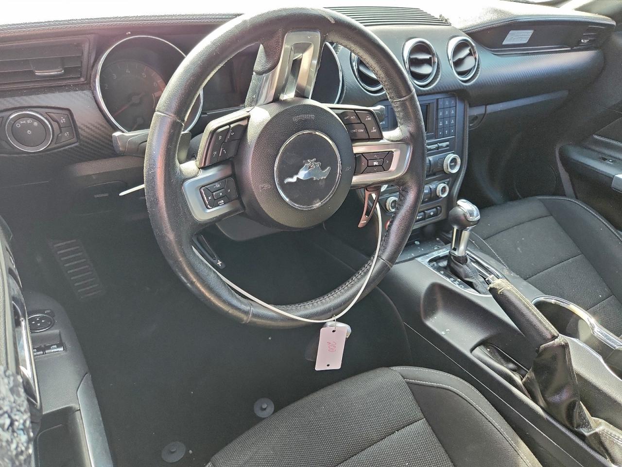 Ford Mustang Image 4