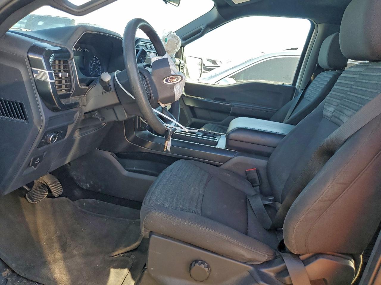 Ford F-150 Supercrew Image 12