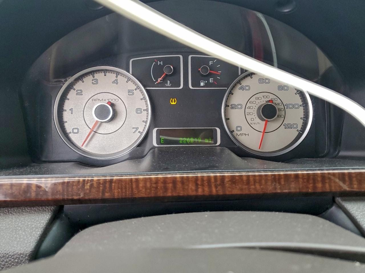 Ford Taurus Limited Image 9