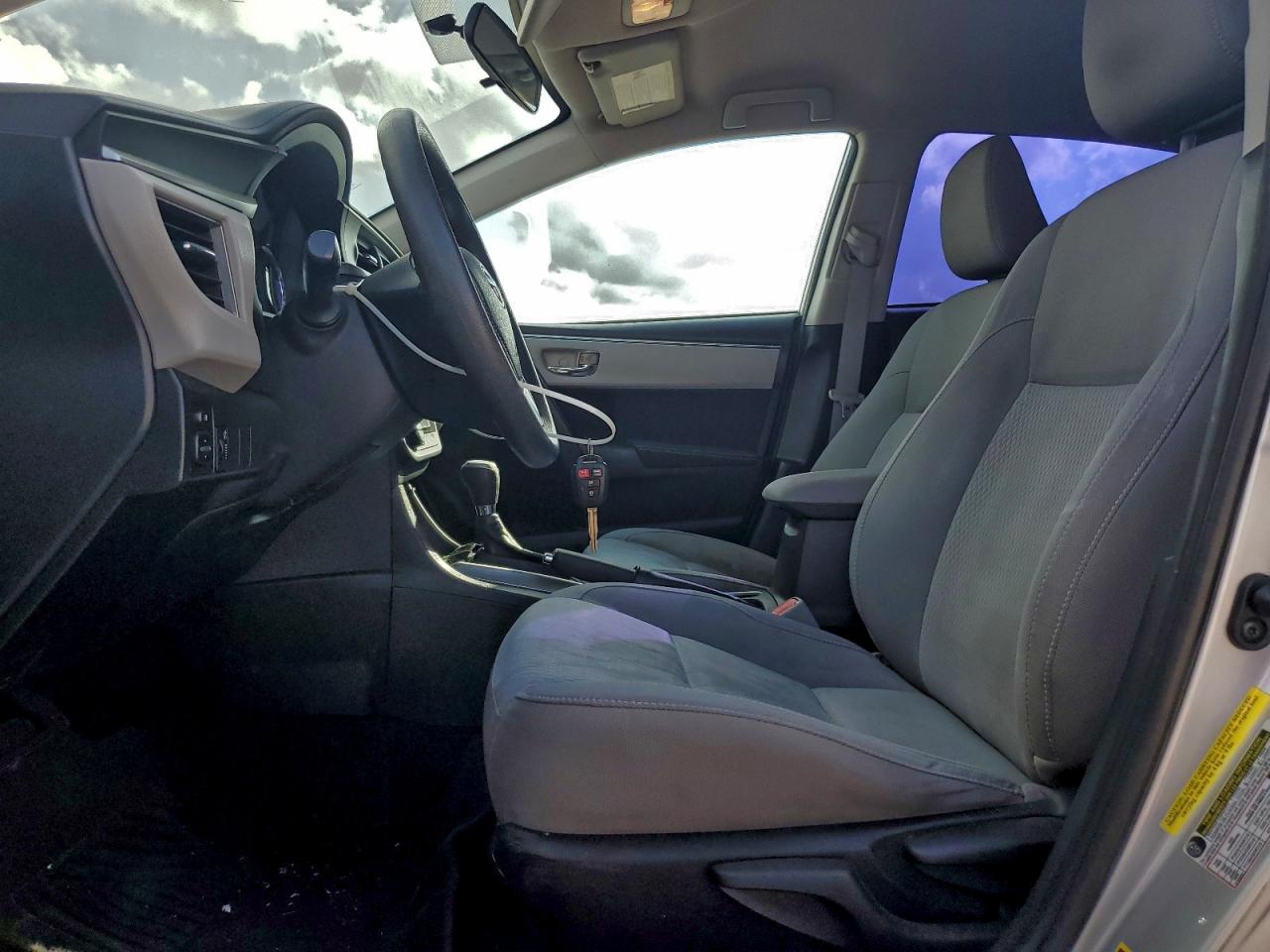 Toyota Corolla L Image 4