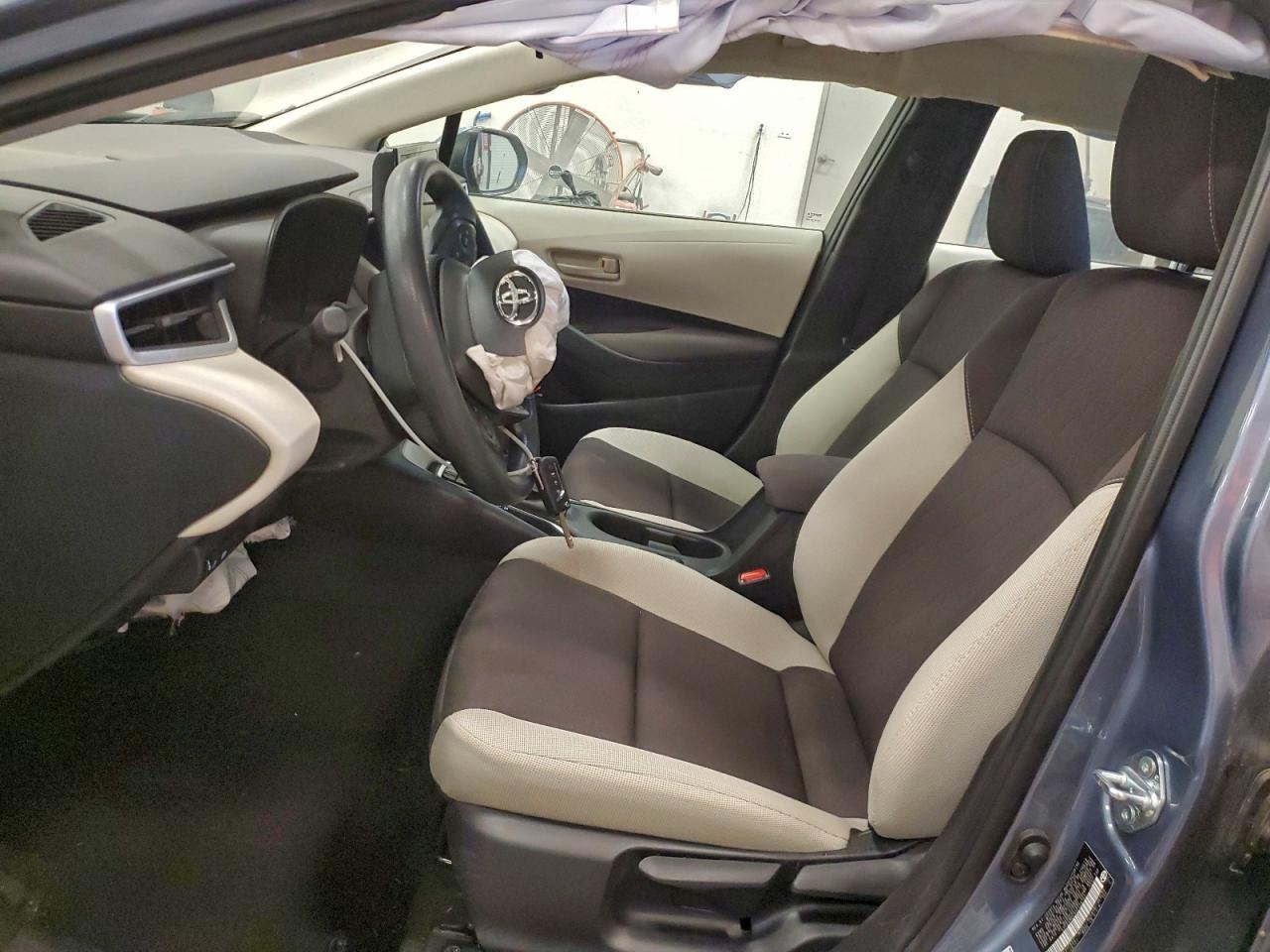 Toyota Corolla Le Image 13