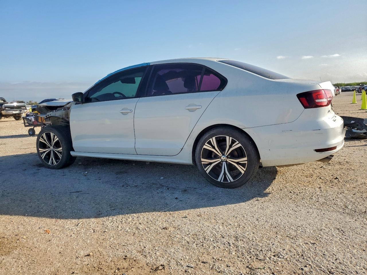 Volkswagen Jetta S Image 4