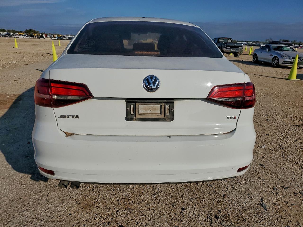 Volkswagen Jetta S Image 5