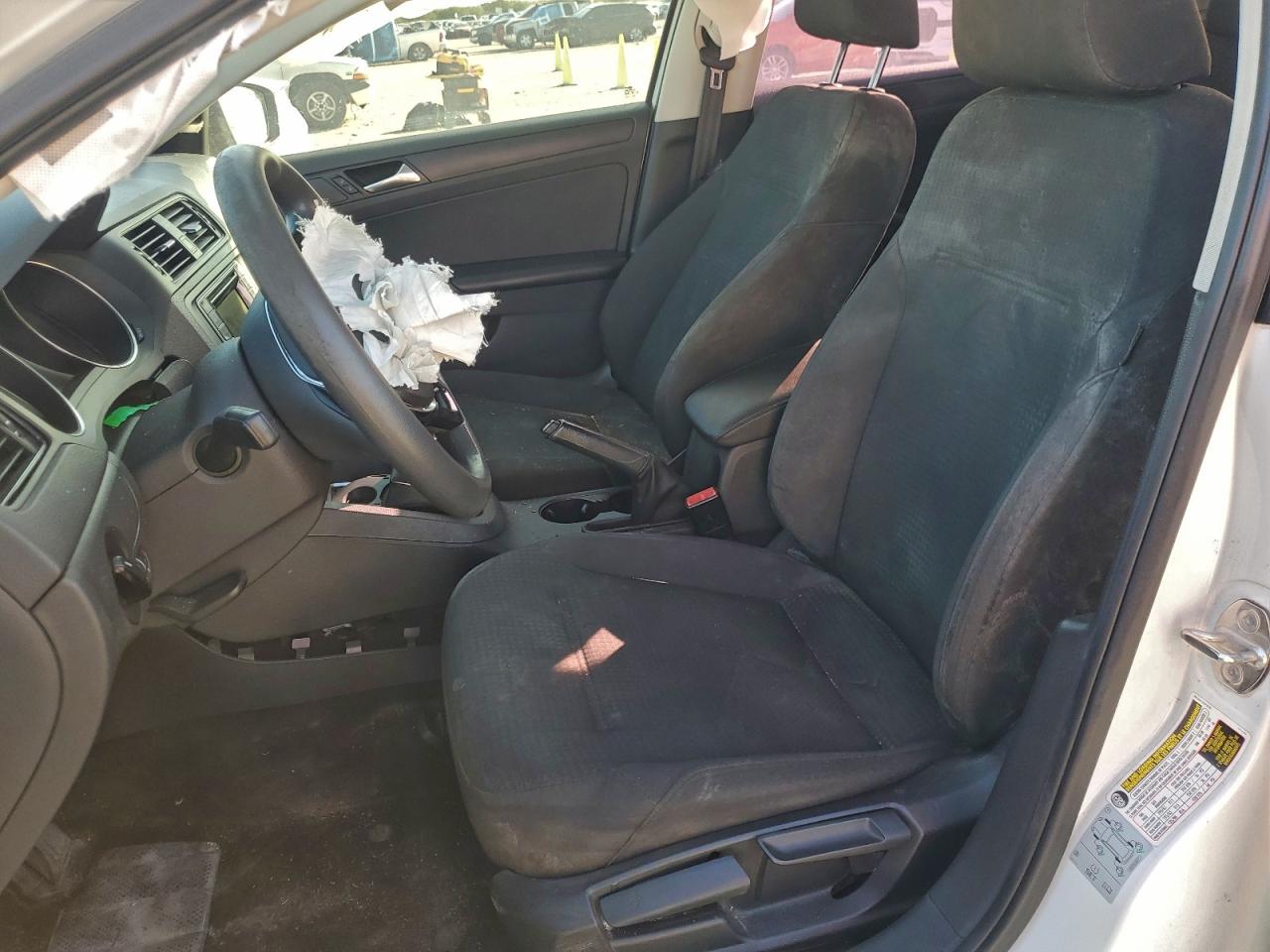 Volkswagen Jetta S Image 7