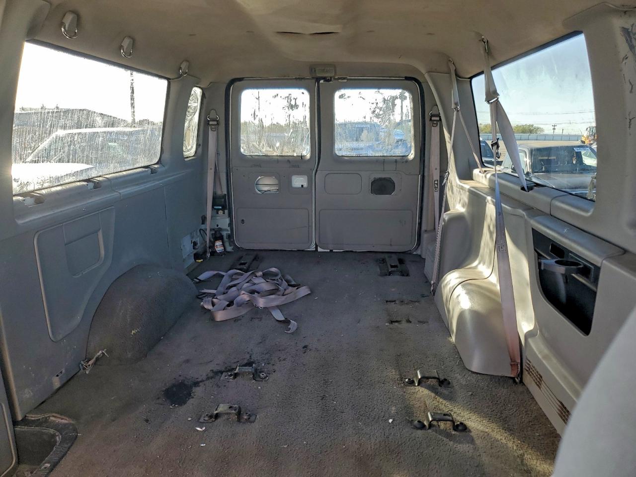 Ford Econoline E350 Super Duty Wagon Image 7