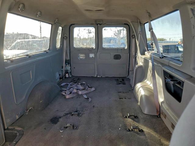 Ford Econoline E350 Super Duty Wagon Image 7