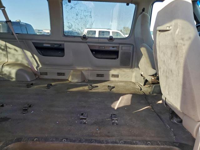 Ford Econoline E350 Super Duty Wagon Image 10