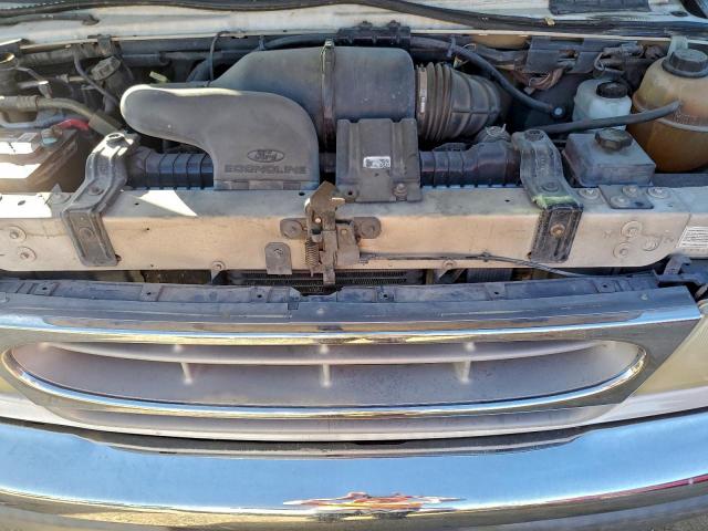 Ford Econoline E350 Super Duty Wagon Image 13