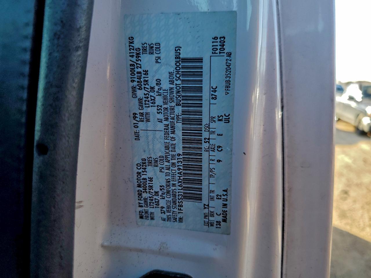 Ford Econoline E350 Super Duty Wagon Image 8