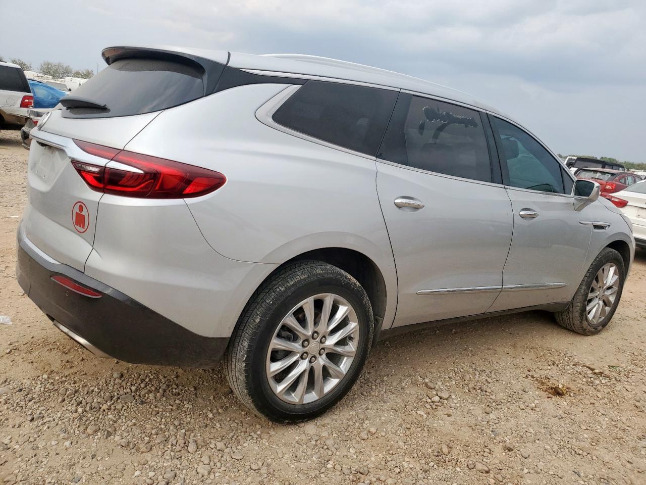 Buick Enclave Essence Image 3
