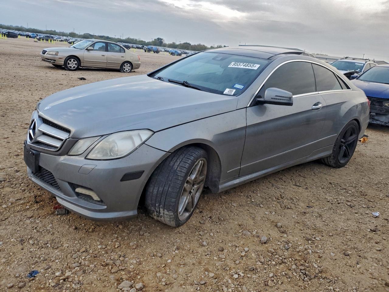 Mercedes-Benz E-Class 550 Image 1