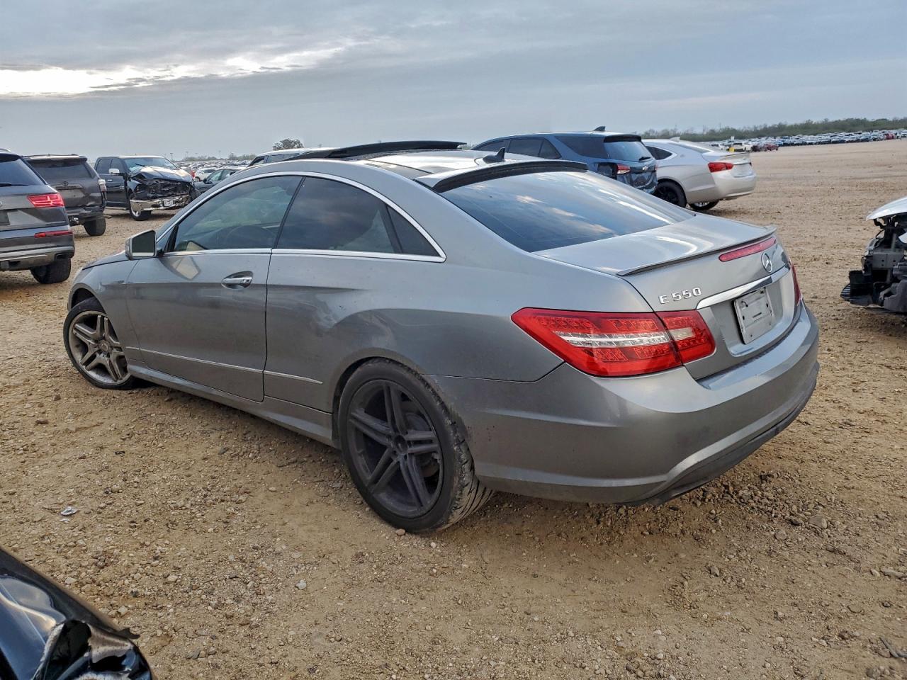 Mercedes-Benz E-Class 550 Image 11