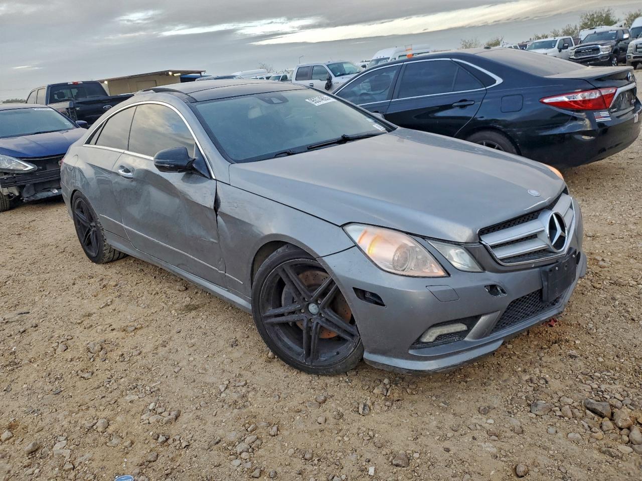 Mercedes-Benz E-Class 550 Image 10