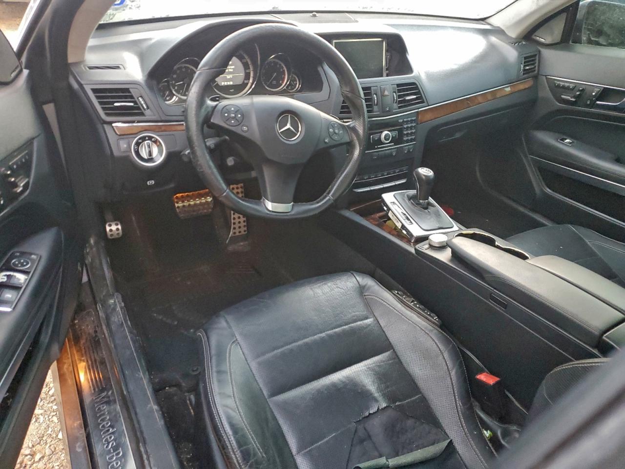 Mercedes-Benz E-Class 550 Image 4