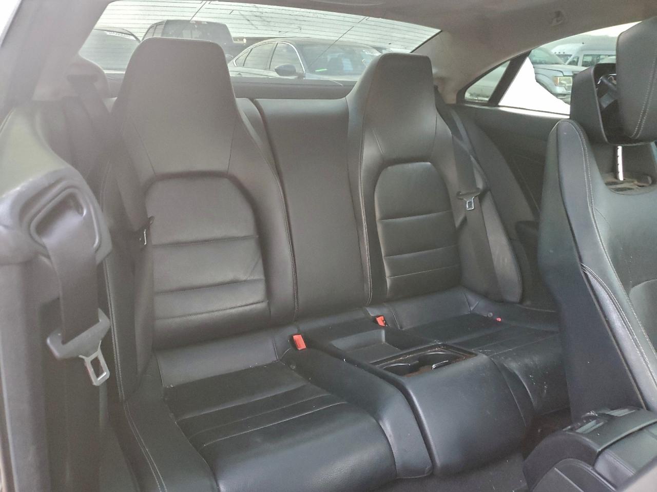 Mercedes-Benz E-Class 550 Image 8