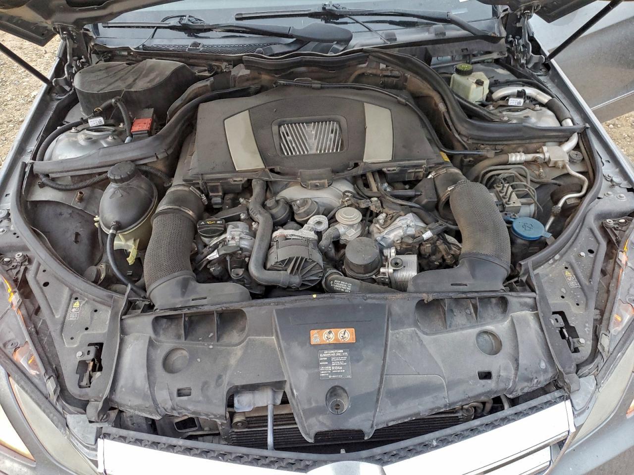 Mercedes-Benz E-Class 550 Image 9