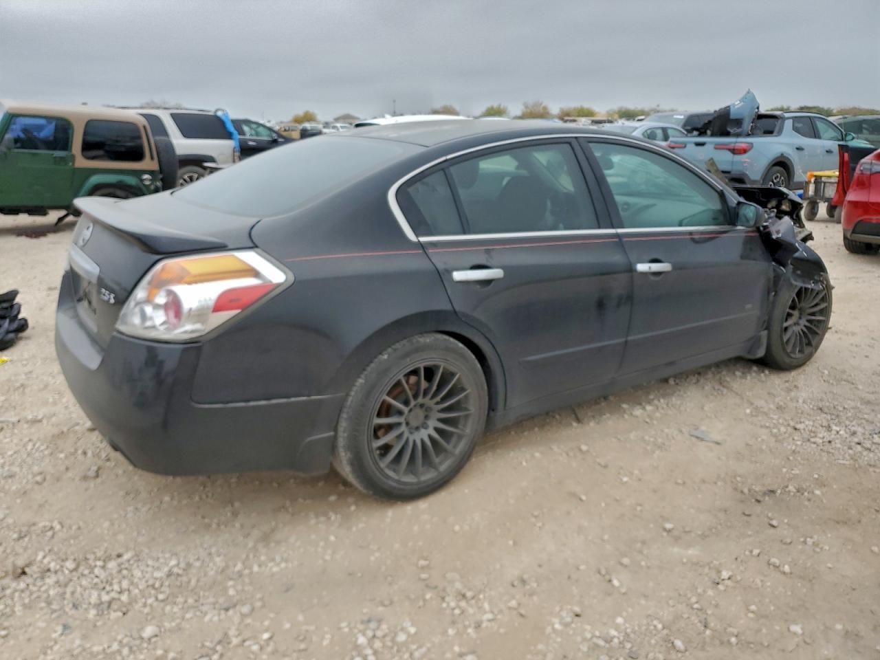 Nissan Altima Base Image 10