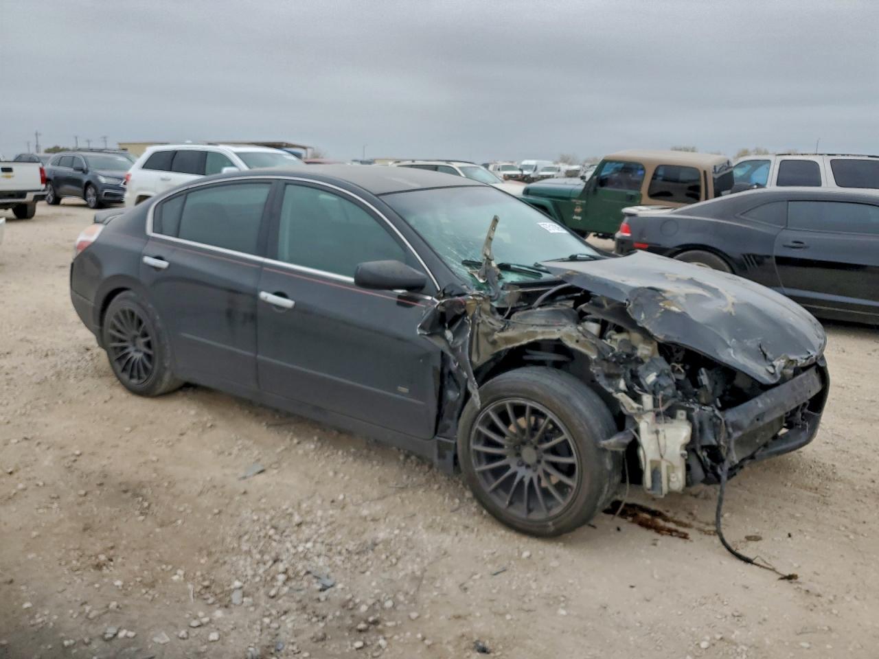 Nissan Altima Base Image 4