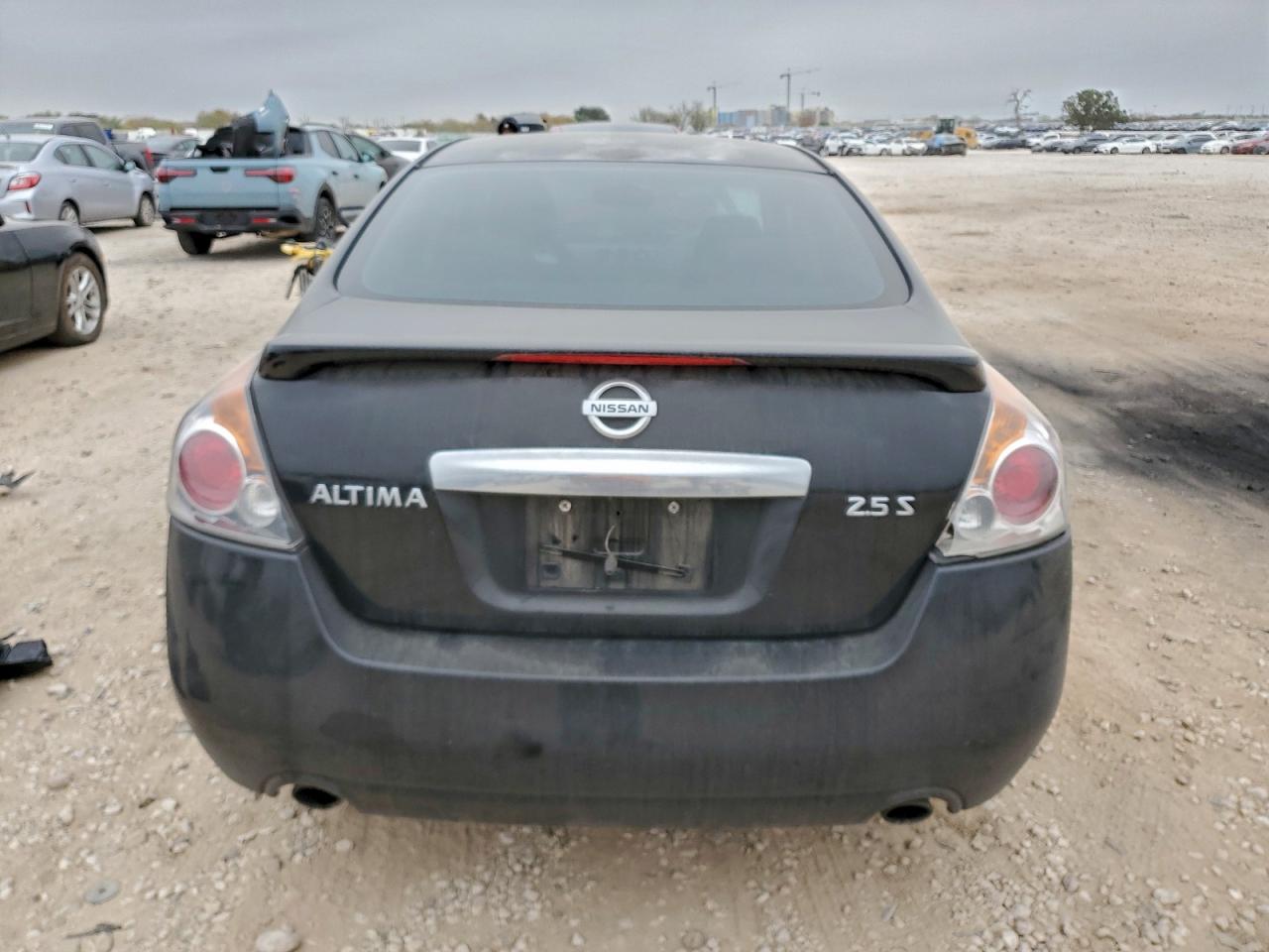 Nissan Altima Base Image 7