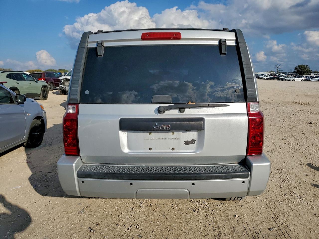 Jeep Commander Sport Image 6