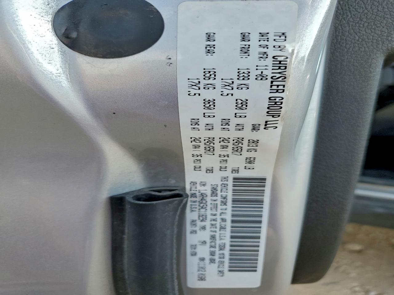 Jeep Commander Sport Image 3