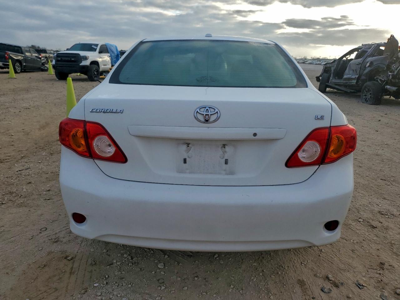 Toyota Corolla Base Image 10