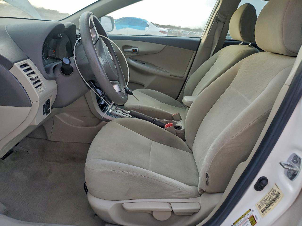 Toyota Corolla Base Image 12