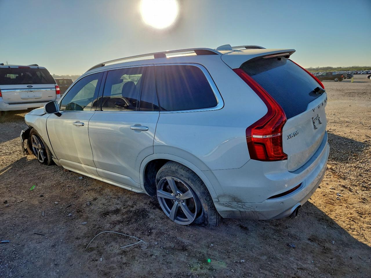 Volvo XC90 T5 Image 2