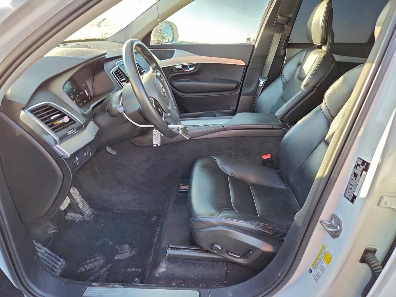 Volvo XC90 T5 Image 13