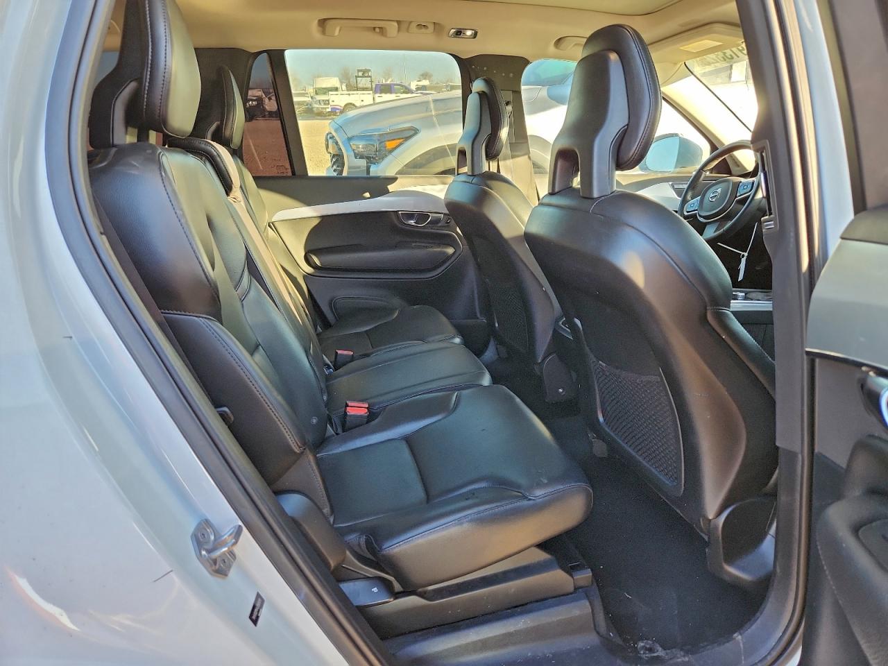 Volvo XC90 T5 Image 8