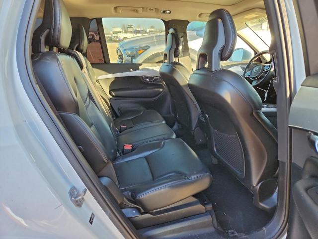 Volvo XC90 T5 Image 8