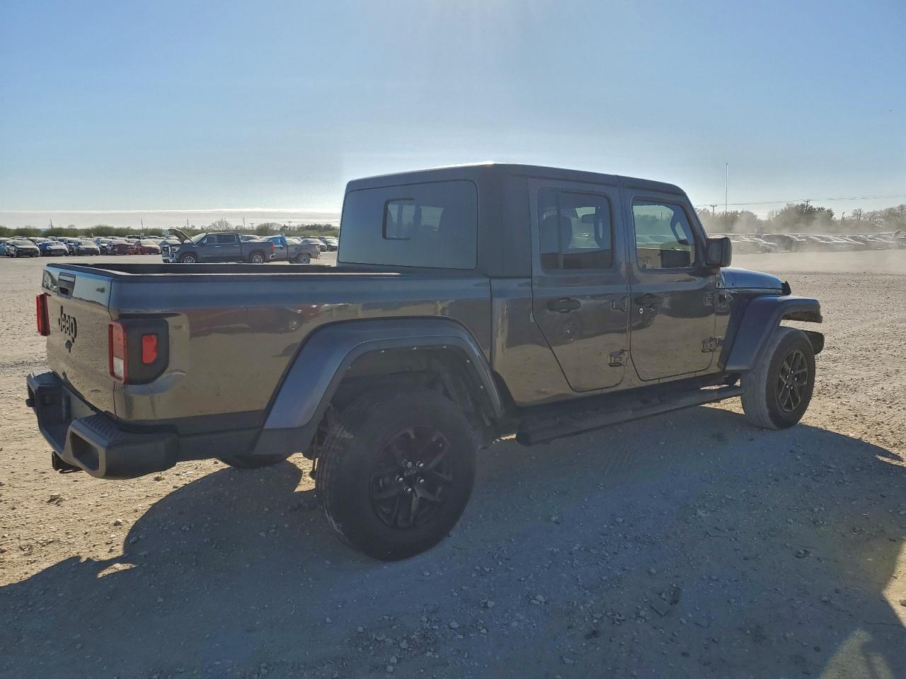 Jeep Gladiator Sport Image 8