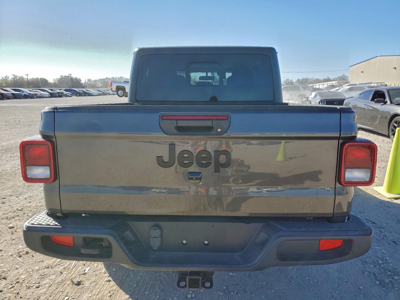 Jeep Gladiator Sport Image 2