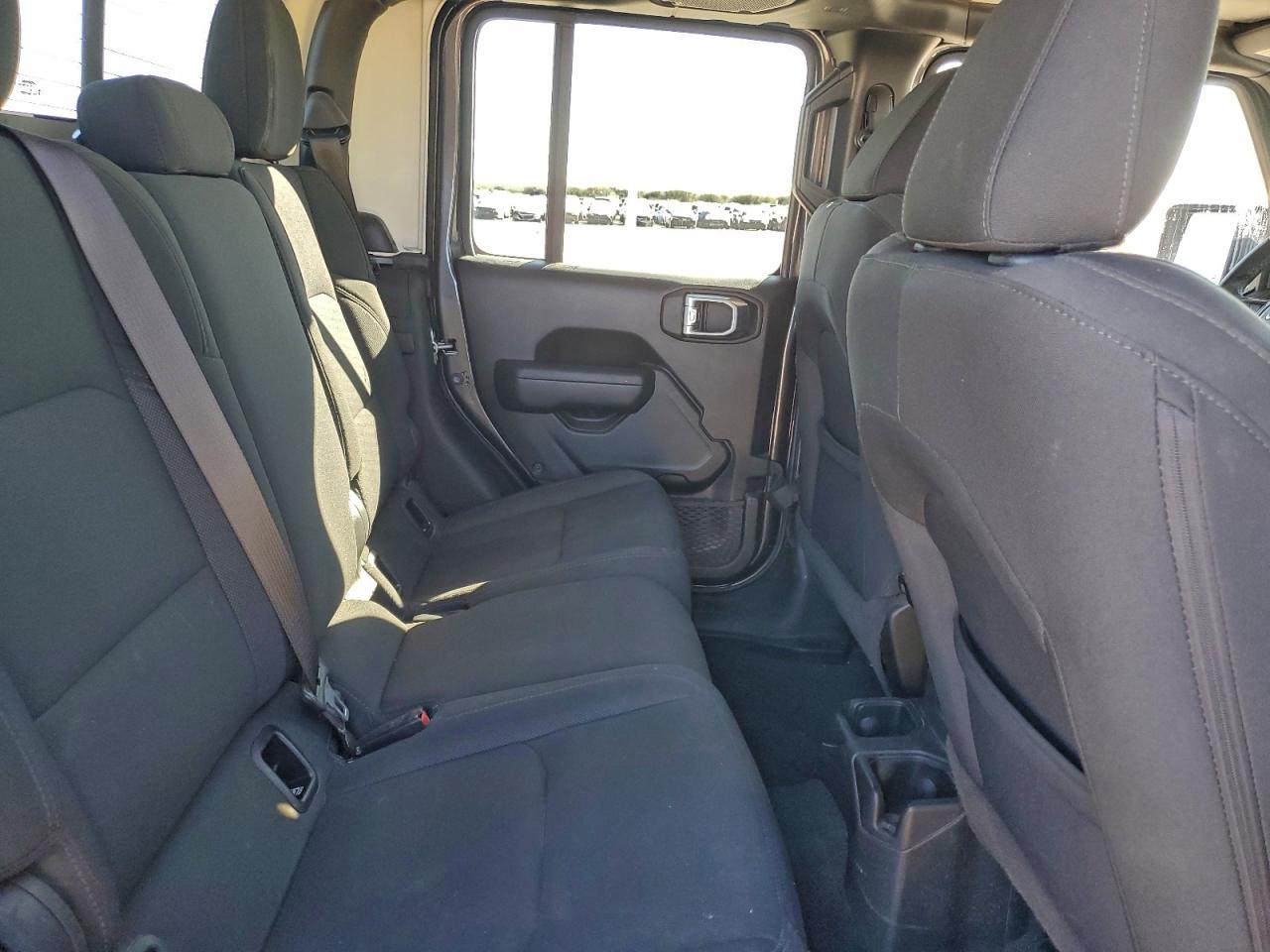 Jeep Gladiator Sport Image 3