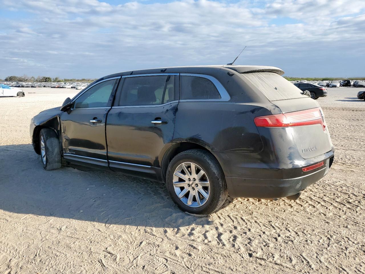 Lincoln MKT Image 2