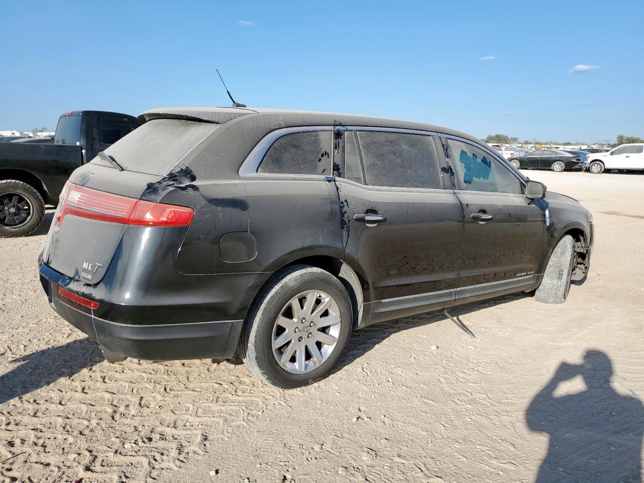 Lincoln MKT Image 5