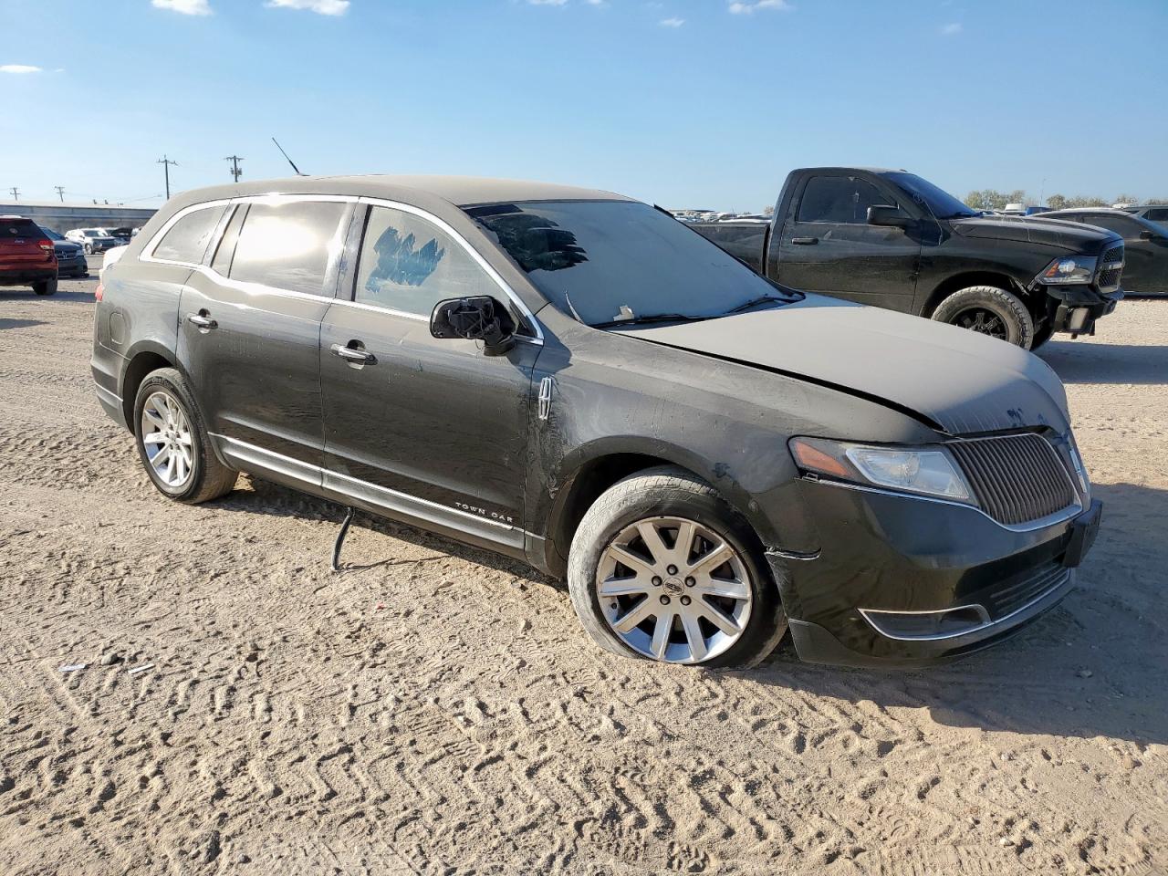 Lincoln MKT Image 7