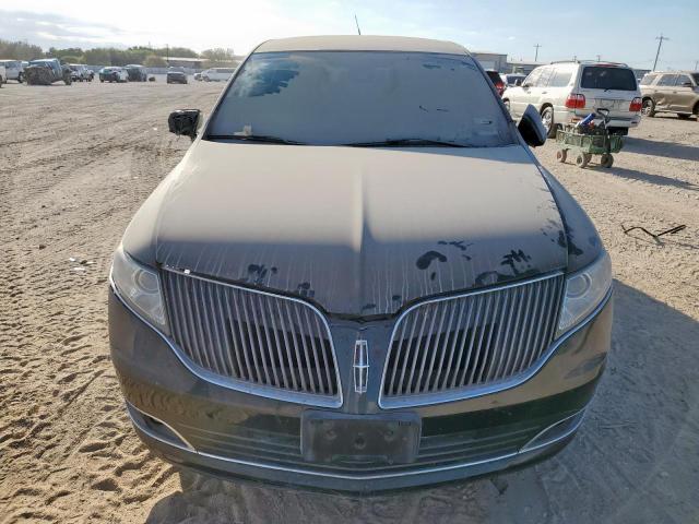 Lincoln MKT Image 8