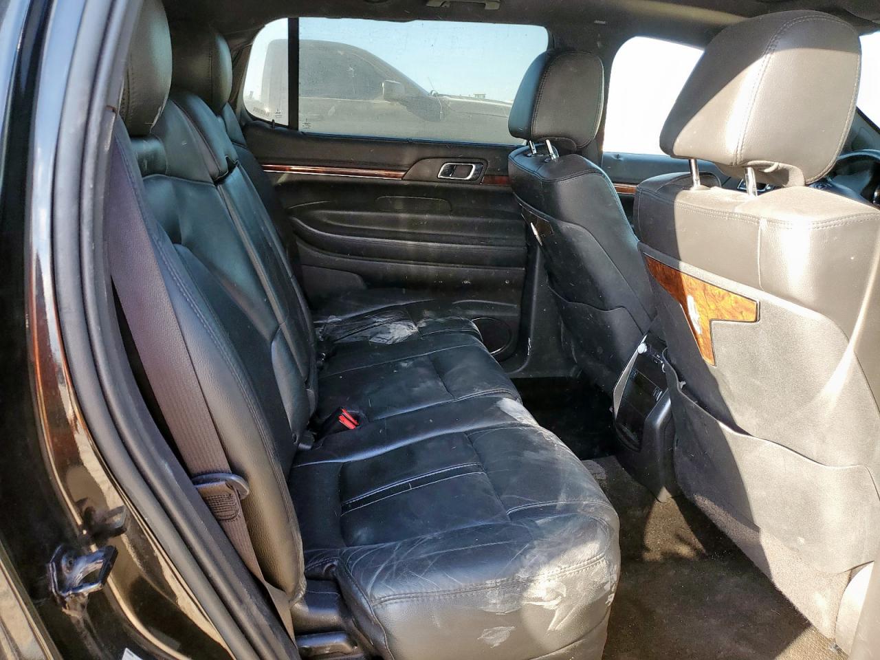 Lincoln MKT Image 11